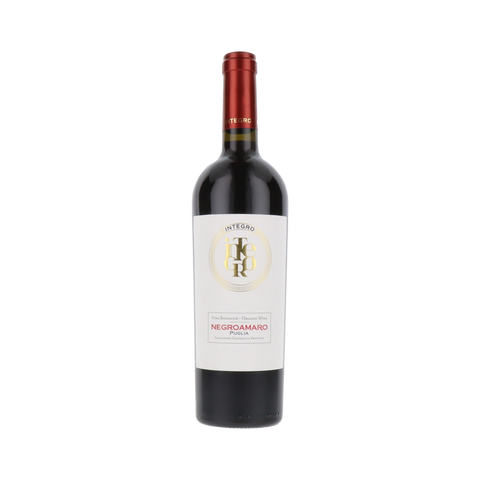 A bottle of Integro Negroamaro Puglia IGP Organic