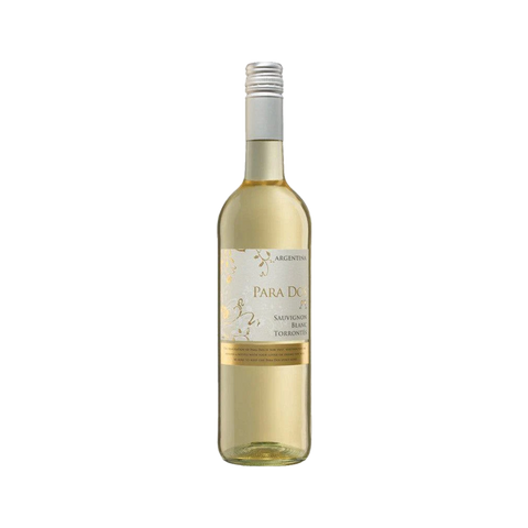 A bottle of Para Dos Sauvignon Blanc Torrentes white wine